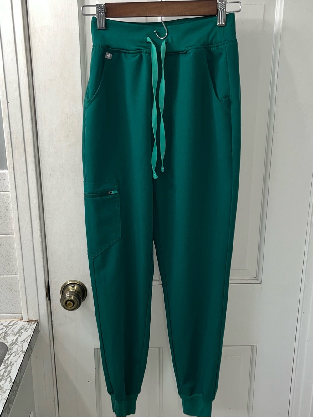 FIGS Technical Collection Zamora Jogger Scrub Pants Women’s XXS Emerald Green
